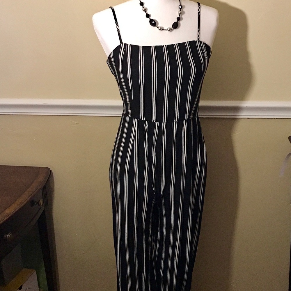 ❌SOLD Cute Black & White ROMPER! Straps Adj